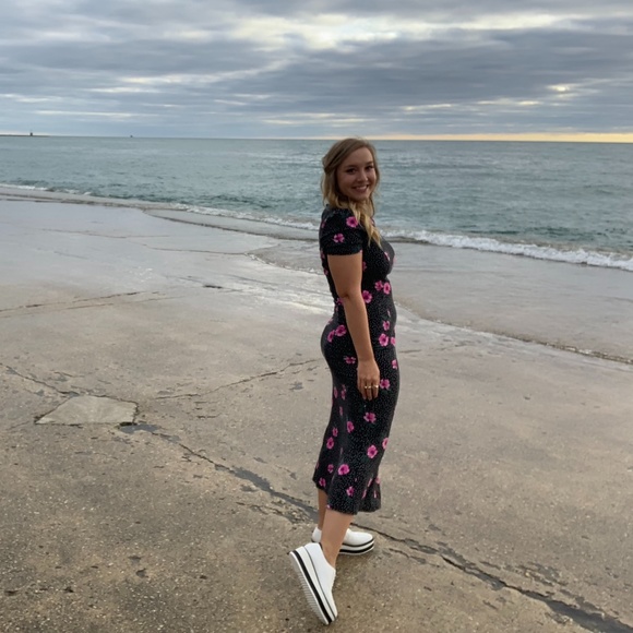 Meet your Posher, Amanda - Picture 2 of 2